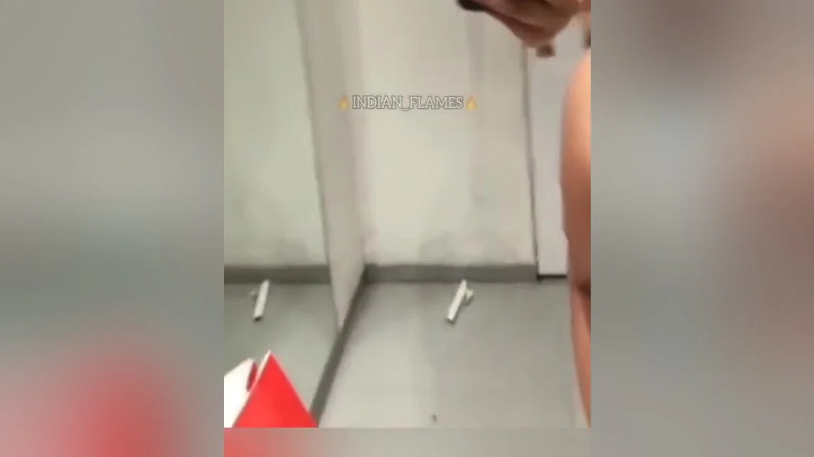 Indian Cam Girl Priyas Sexy Nude Ass Teasing Compilation