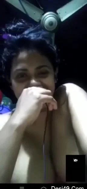 Today Exclusive- Desi Girl Showing Her Boobs On Video Call