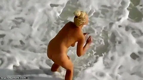 Shameless Amateur Senior Couple Makes Love On The Beach