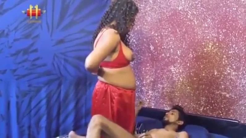 Hot Indian, Indian Desi Bhabhi And Indian Bhabhi - Padosi Aunty Ne Pakda Lund Or Jabardsti Chudai Karwai