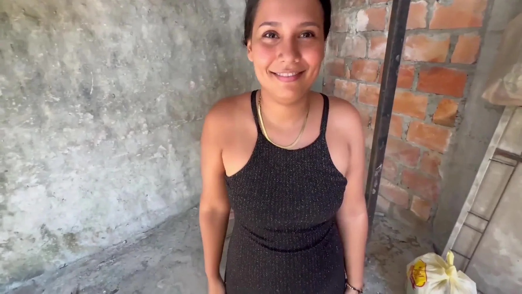 My Horny Neighbor I Ask Her To Wash My Clothes And I Pay Her With Semen On Her Face