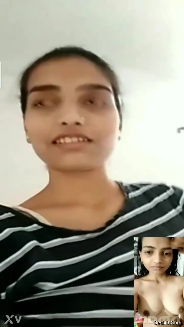 Today Exclusive-desi Girl Shows Her Boobs On Vc