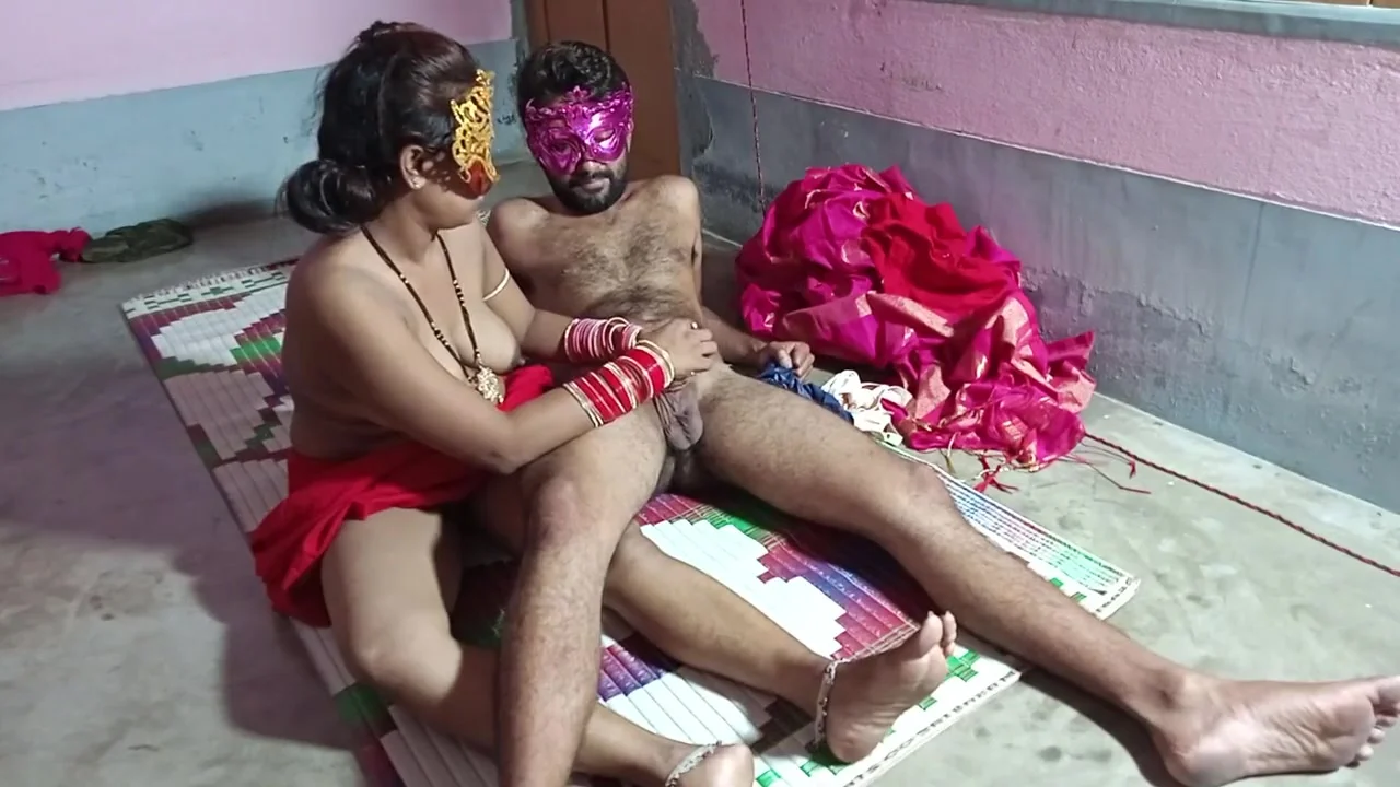 Desi Fuck My Newley Married When Her Husband Resting On Her With Honey Moon