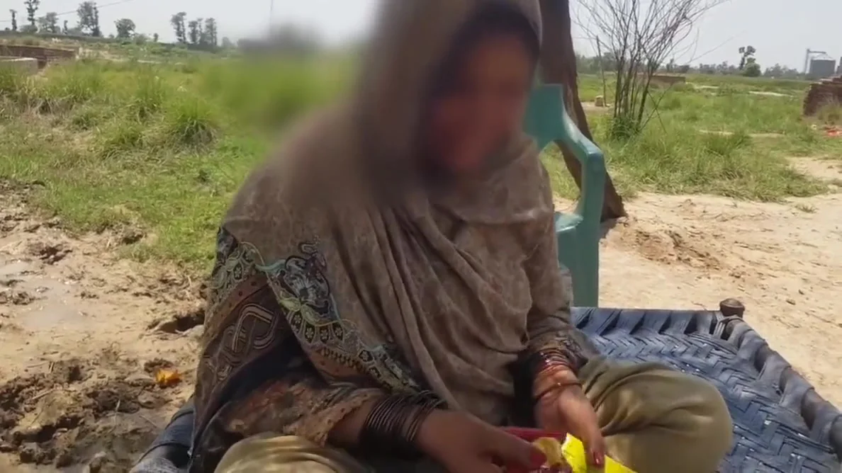 Pakistan Desi Billo Girl Videos First Time Sex Boyfriend With Girl Friend New Hot Fuking Video - 18 Years