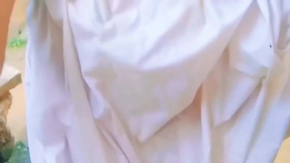 Srilankan Outside Bath Time.asian Women Hot And Sexy Natural Place Video, College Girl Sexy Bathing, Young Lady Show