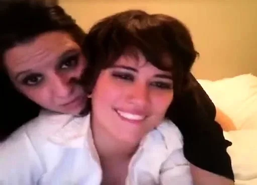 amateur sexypamy fingering herself on live webcam