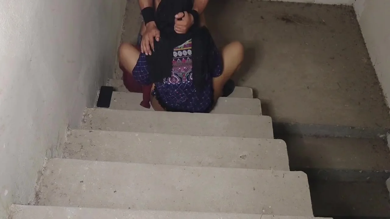 Girlfriend Ki Chodai On Stairs-blowjob Doggy Style Hardcore
