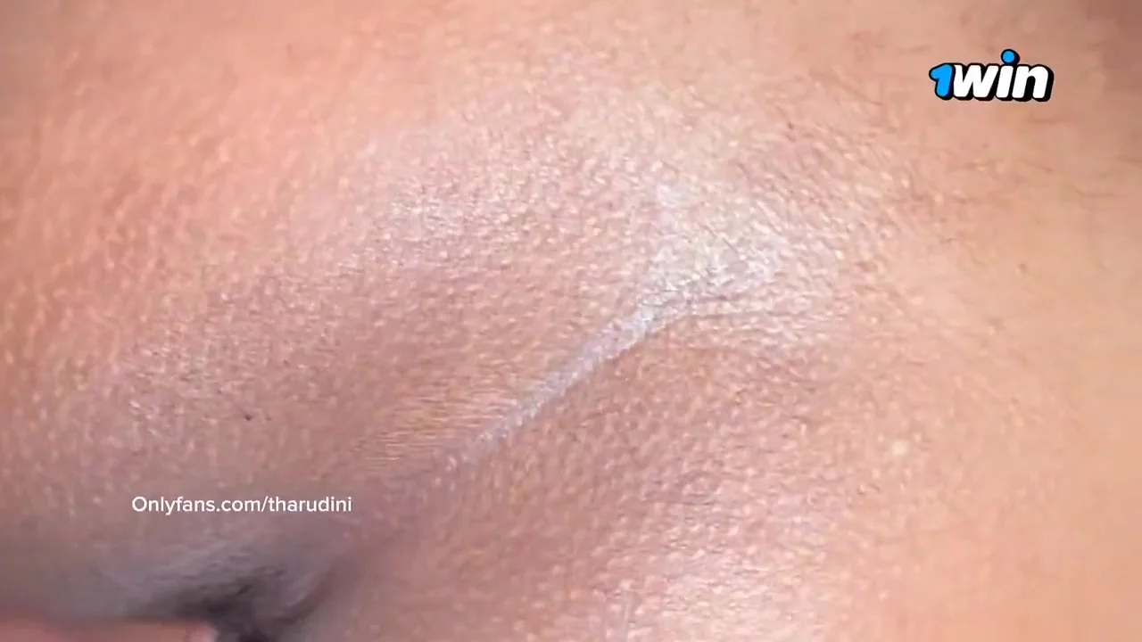 ඔය ඇය බතරම එකටම ආව, කකක බනන ආව (සහල වයස) Sri Lankan Couple Sex In Bathroom