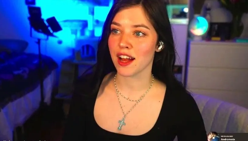 Amateur Webcam Chick Masturbates On Webcam More at