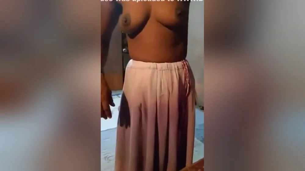 Bhabhi Shows Her Boobs