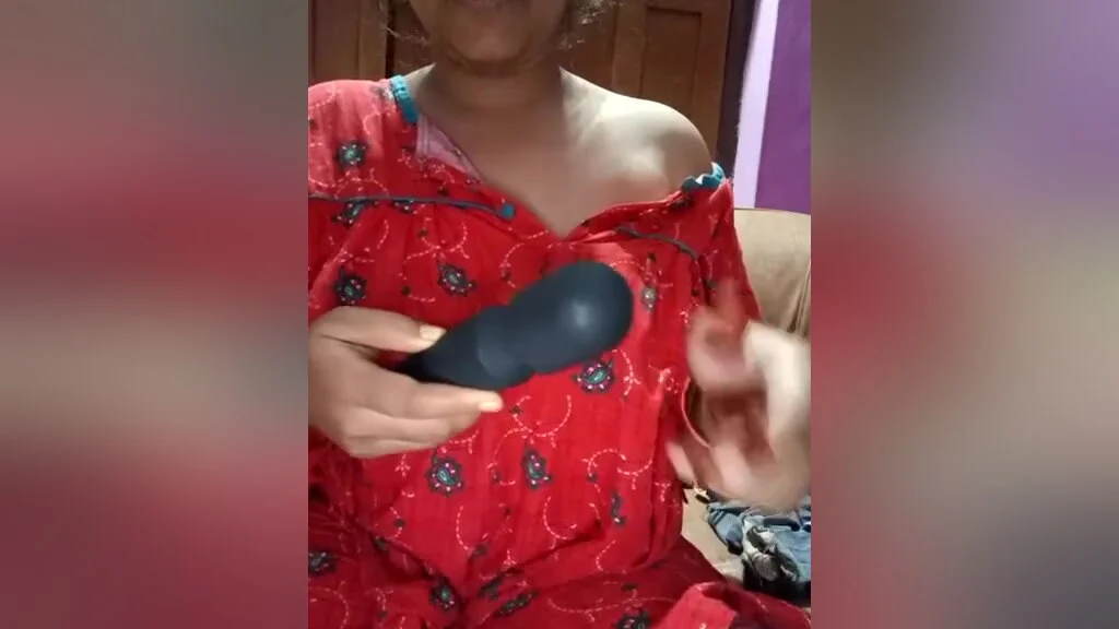 Today Exclusive- Village Bhabhi Enjoy With Dildo 2