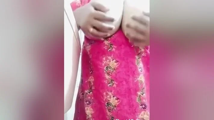 Today Exclusive- Mallu Bhabhi Showing Her Boobs And Pussy 1