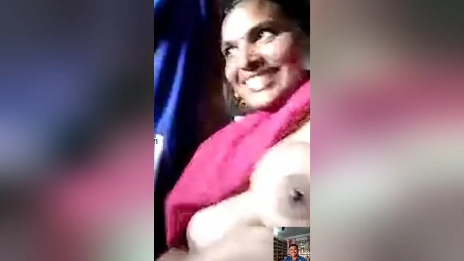 Today Exclusive-cute Tamil Girl Showing Her Boobs On Video Call