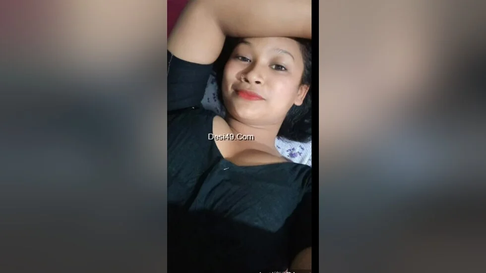 Boudi Shows Her Boobs And Pussy