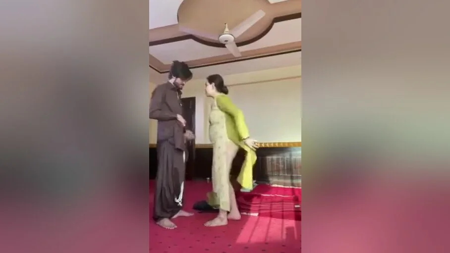 Today Exclusive -paki Cheating Wife Fucked By Hubby Friend