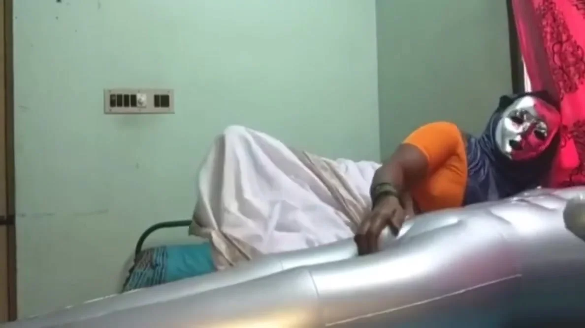 Desi Tamil Aunty Hot Sex With Toy - Desi Aunty