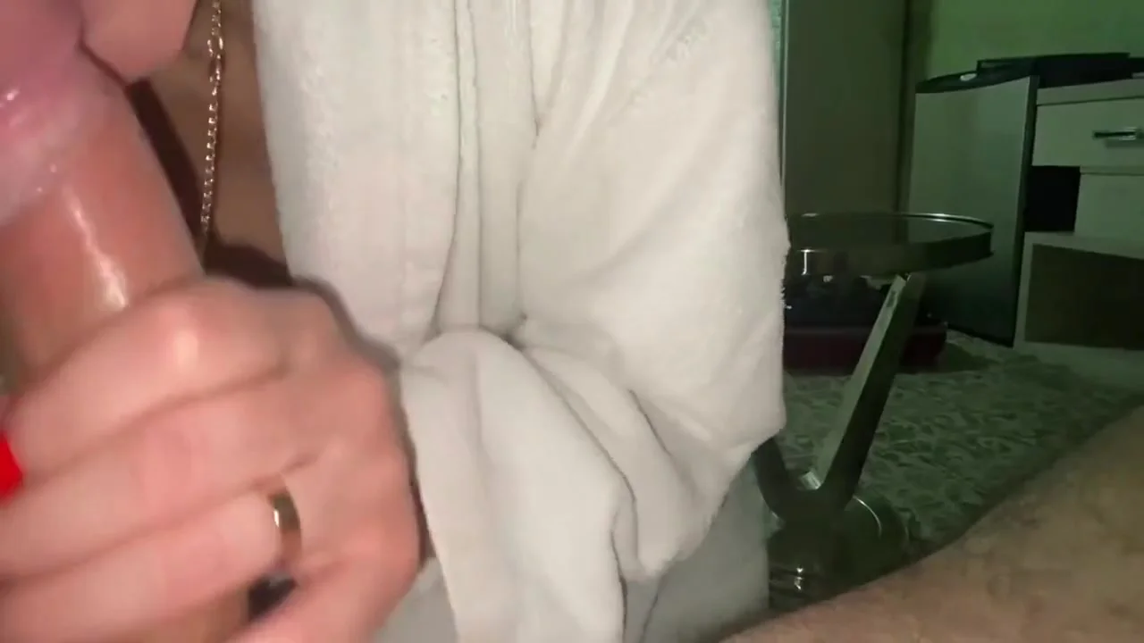 I Fuck The Maid At The Hotel