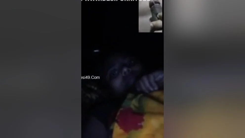 Today Exclusive- Horny Nelam Bhabhi Showing Boobs And Fingerring On Video Call