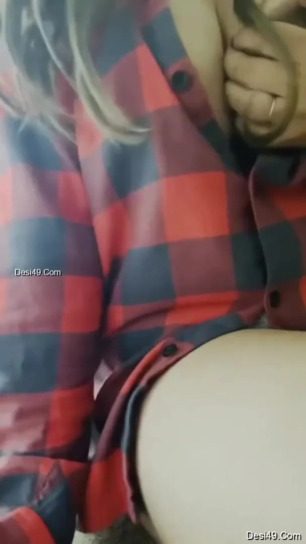 Sexy Girl Shows Her Boobs