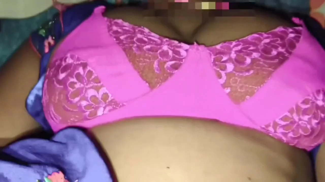Choli Chadhi Wali Aunty Ko Ne Bedroom Me Raat Bhar Pela