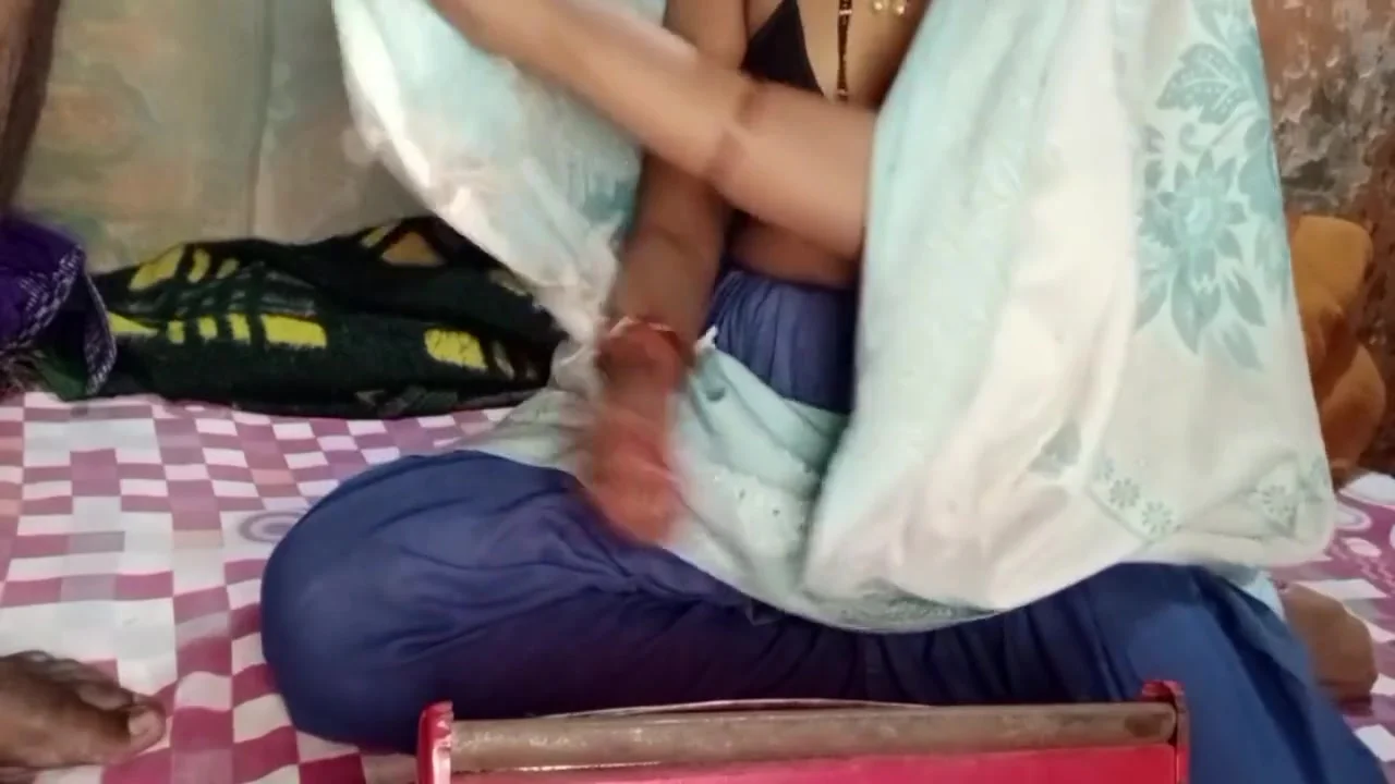 Shweta Bhabhi Got Aunty Massaged And Had Of Fun By Massaging Her Land Herself - Devar Bhabhi
