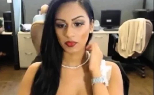 Sexi Desi Bitch on Skype 4