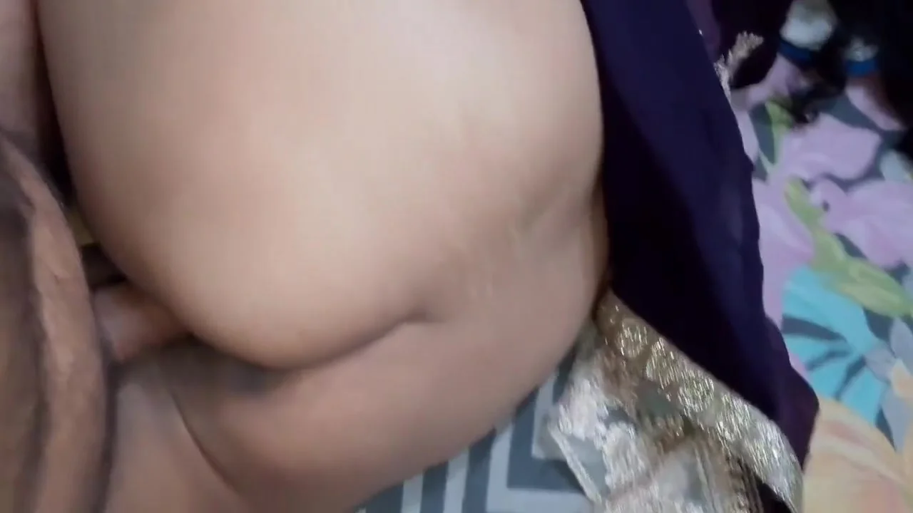 Beautiful Wife Ko Dakh Tay He Sex Karna Ka Maan Ho Gaya - Indian Husband And Wife