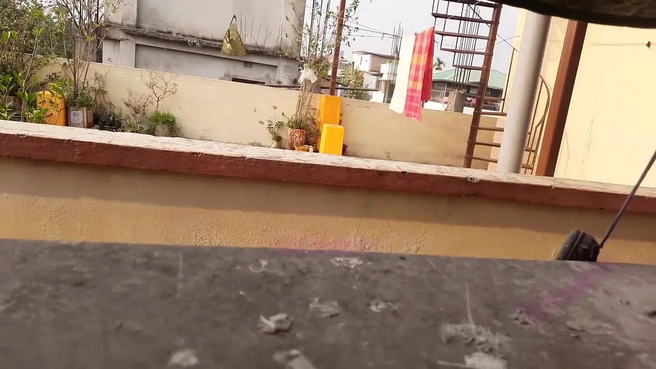 Makan Malkin Ko Chodna Para - Indian Bhabi In Red Saree - Homemade Hindi Sex Story