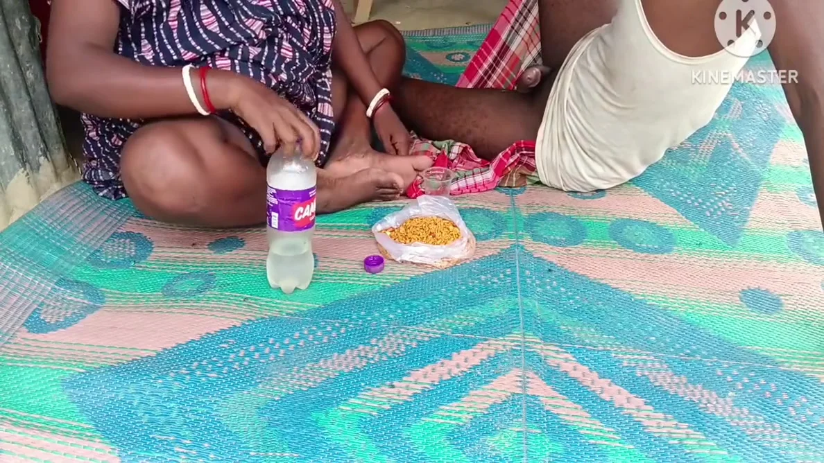 Desi Bhabhi Ne Daru Pilaya