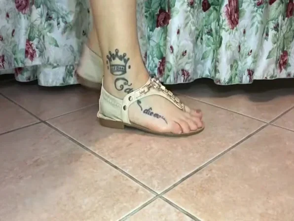 ITALIAN teen 18+ FEET