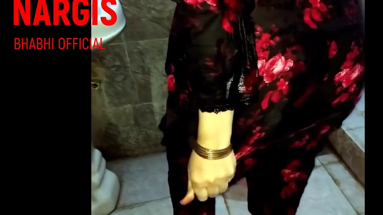 Desi Bhabhi Bathing Naked And Sexy