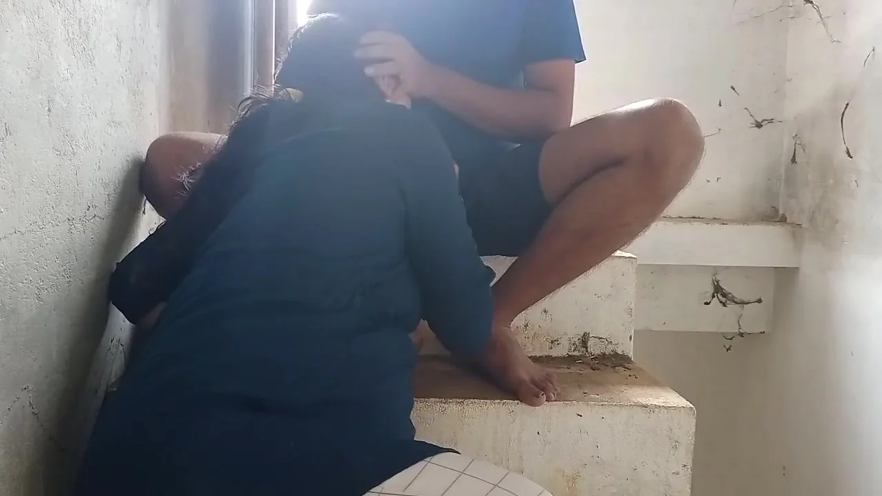 Sidiyo Me Bhabhi Ne Lund Hilate Pakda Fir Room Me Chudwaya