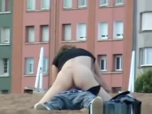 couple caught fucking in the beach