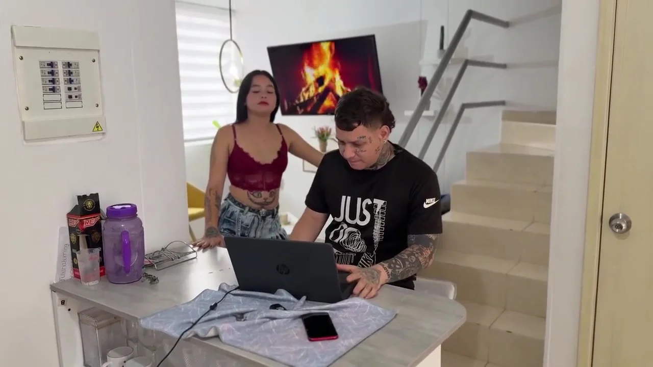 Verified Amateurs - Me Follo A Mujer De Mi Cliente Mientras Reparo Su Computador