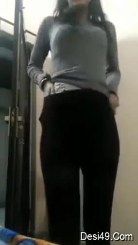 Hot Look Desi Girl Showing Her Boobs And Pussy