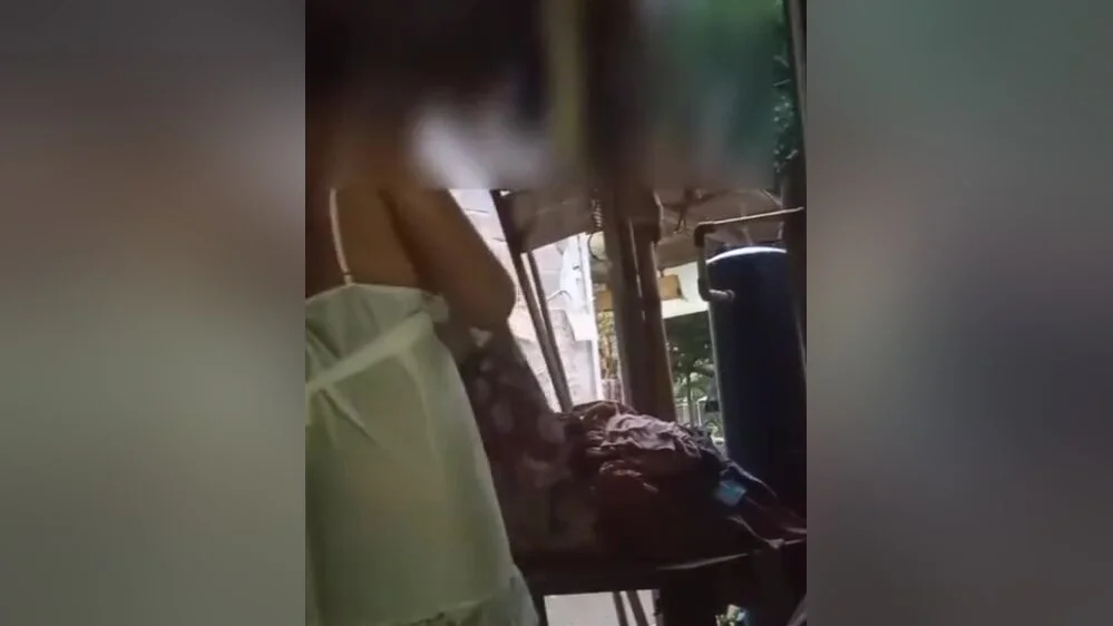 Wife Flashing Public Delivery