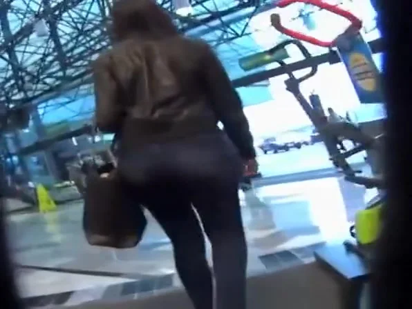 Big ass chick in tight jeans pants