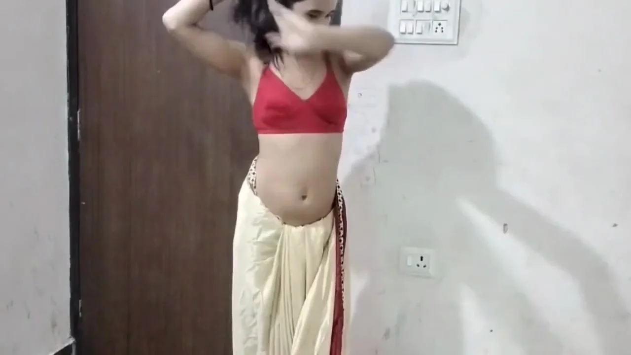 Desi Hot Aunty Ko Rat Me Pel Diya