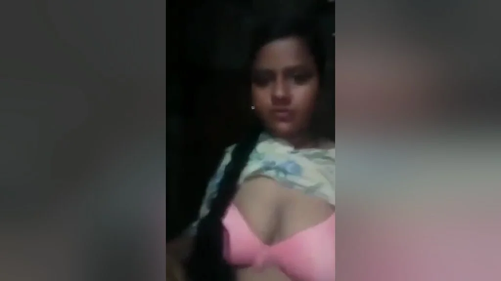 Today Exclusive-cute Bangla Girl Shows Her Boob And Fingering