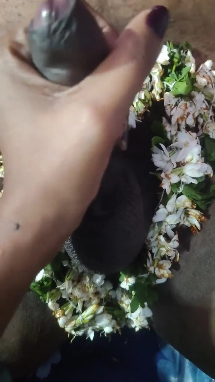 Marathi Aunty Handjob With Flowers To Her Stepbrother