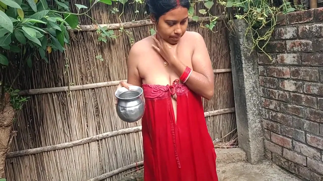 Village Stepsister-in-law Sucked Land While Bathing