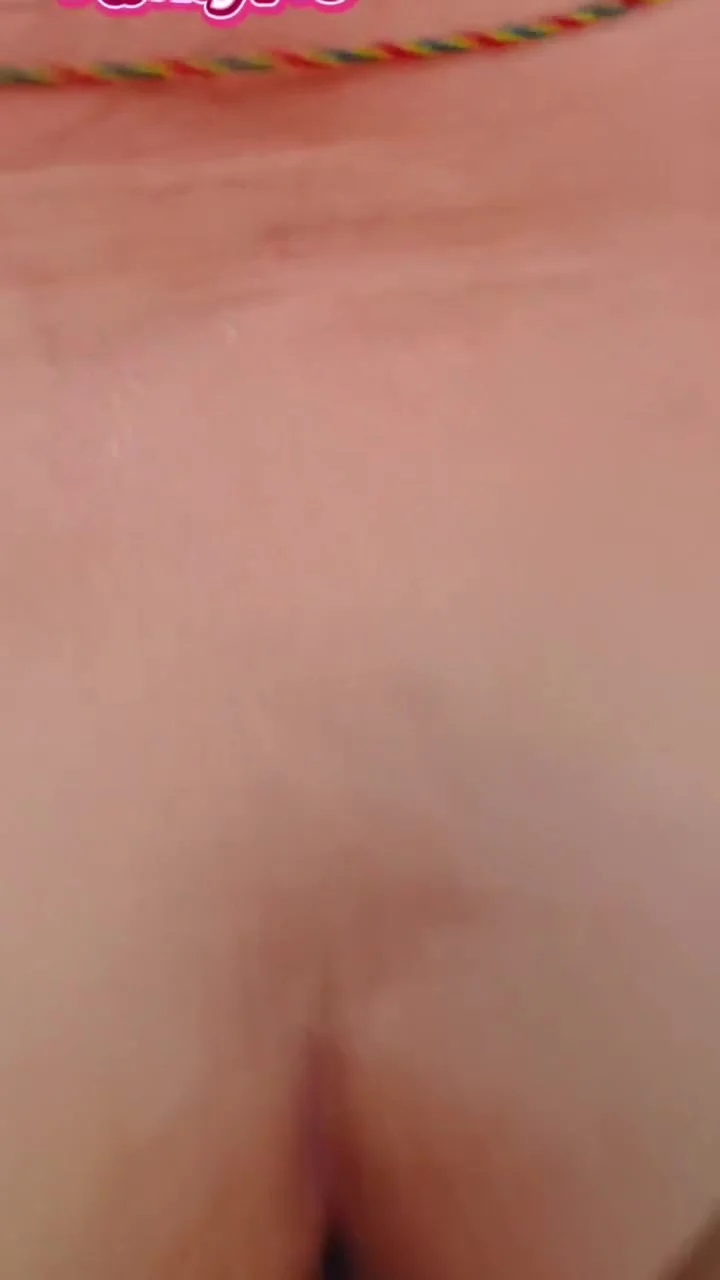 Pretty Horny Girl Likes To Suck Cock