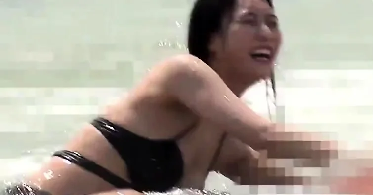 Amateur Couple Enjoys Exhibitionist Public Beach Sex