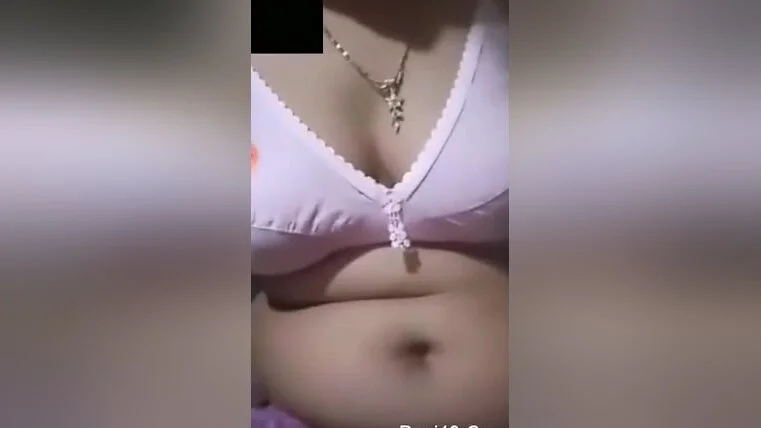 Today Exclusive- Horny Desi Girl Showing Hr Boobs And Fingering On Video Call 3