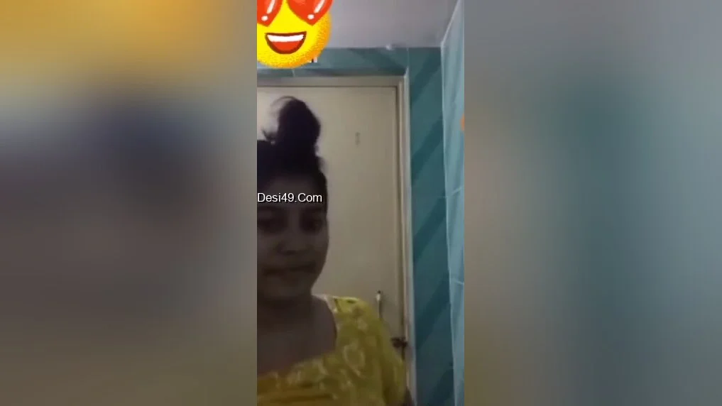 Today Exclusive- Cute Bangla Girl Showing Her Boobs