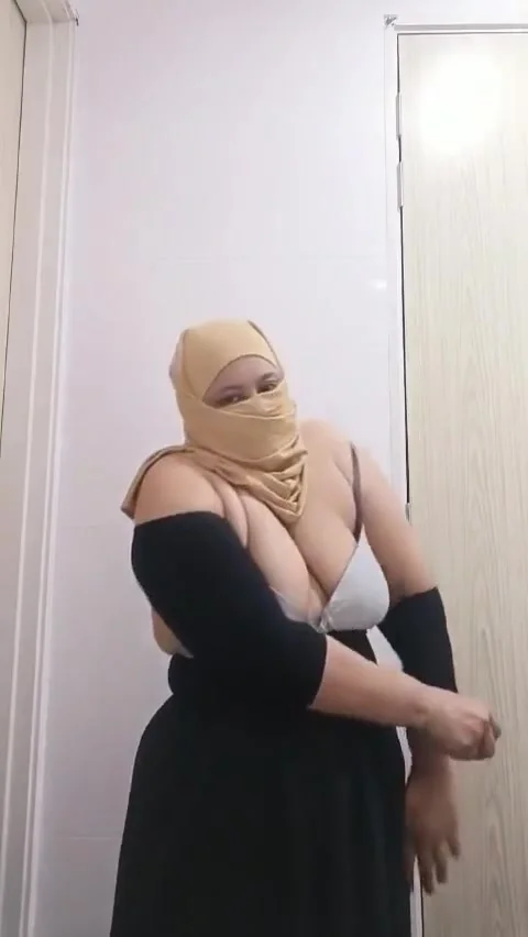 Arabs Stepmom Feeling Horny