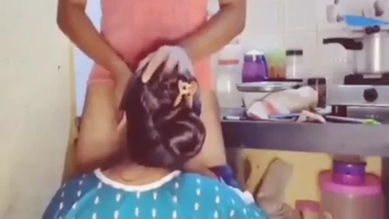 Chachi Ko Kitchen Me Pela