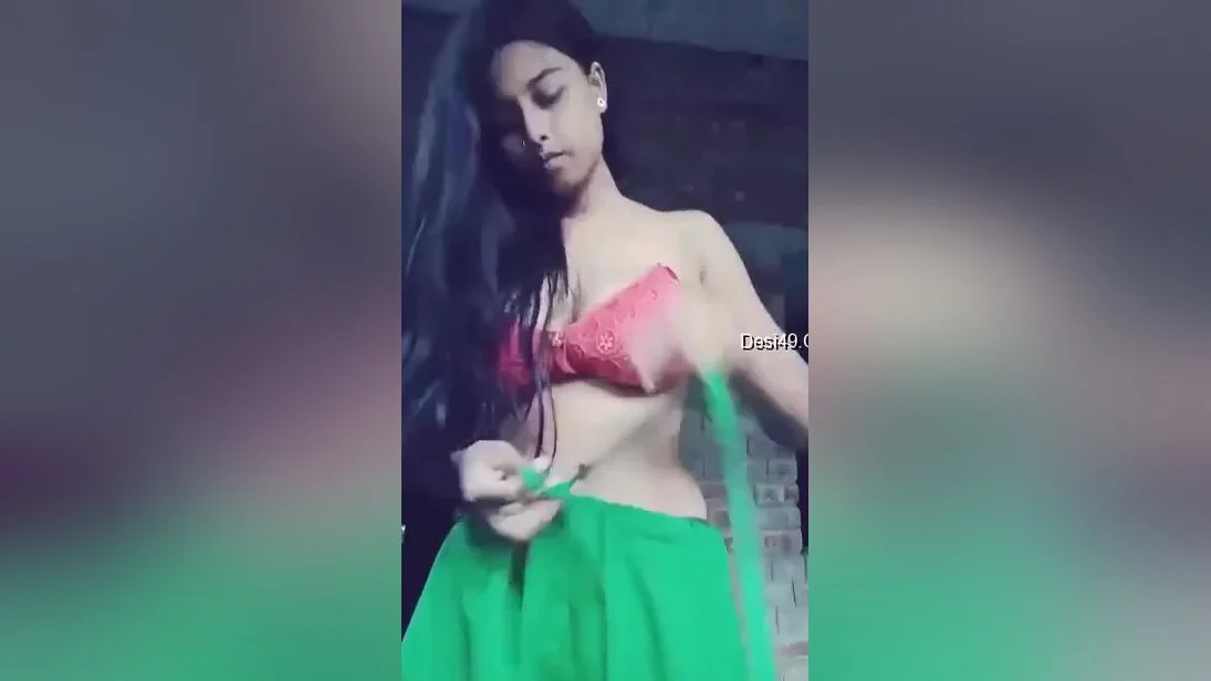Today Exclusive- Cute Bangla Girl Showing Boobs