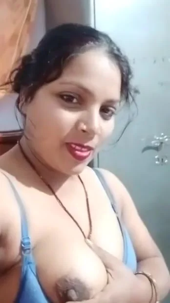 Sexy Horny Bhabhi Nude Selfie Video