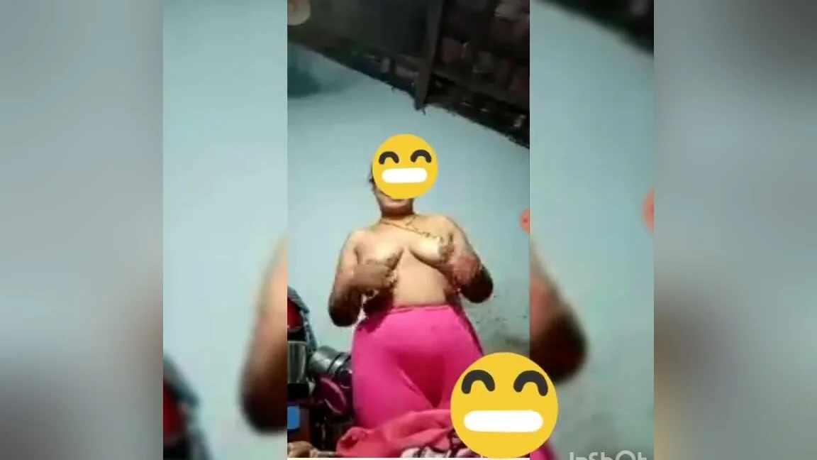 Today Exclusive- Desi Telugu Bhabhi Showing Her Big Boobs